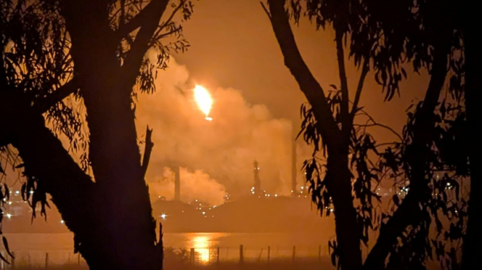 Un incendio en una refiner&iacute;a de Australia desata temor por el suministro de combustible