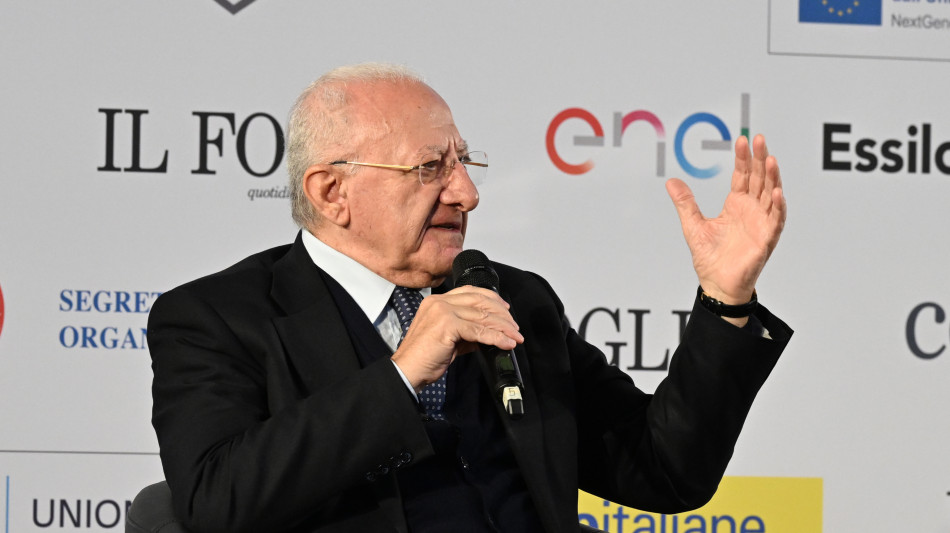 De Luca, "a capotavola ci sono sempre io, controllo tutto"