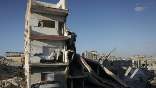 Habitantes de Gaza se abrigam em pr&eacute;dios com risco de desabamento