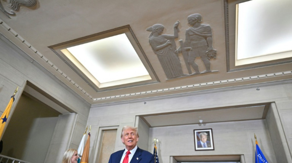 Les d&eacute;mocrates c&egrave;dent face &agrave; Trump pour &eacute;viter la paralysie budg&eacute;taire