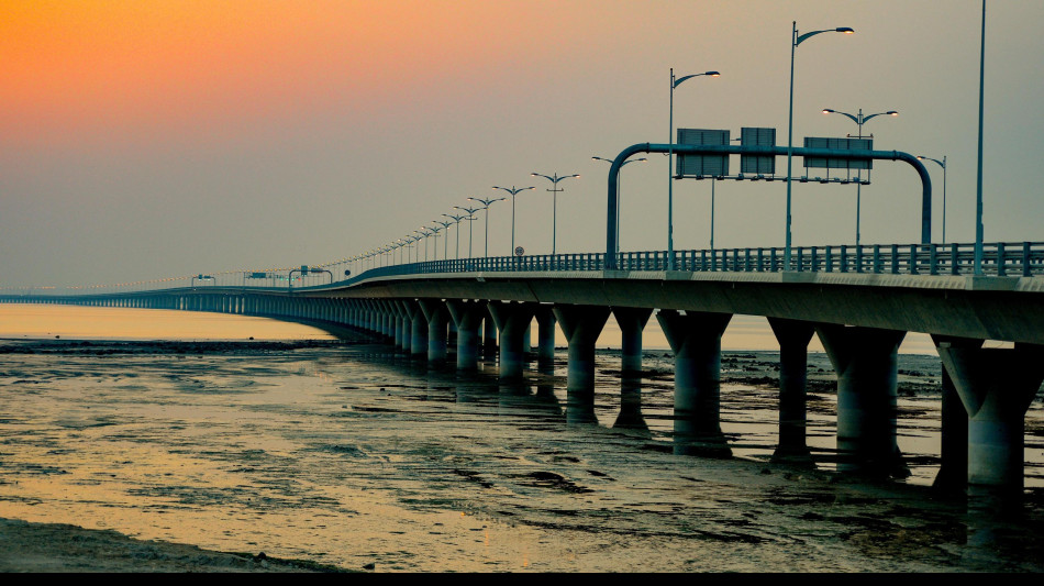 Esercito Kuwait, ondata di missili e droni lanciata ora contro il Paese