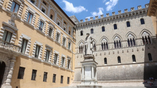 Sindacati, 'risanamento non pu&ograve; trasformarsi nello smembramento di Mps'