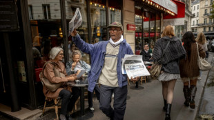 Quand Paris prend des airs de village avec Ali Akbar, son dernier crieur de journaux