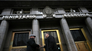 Argentine peso drops against dollar despite US backing
