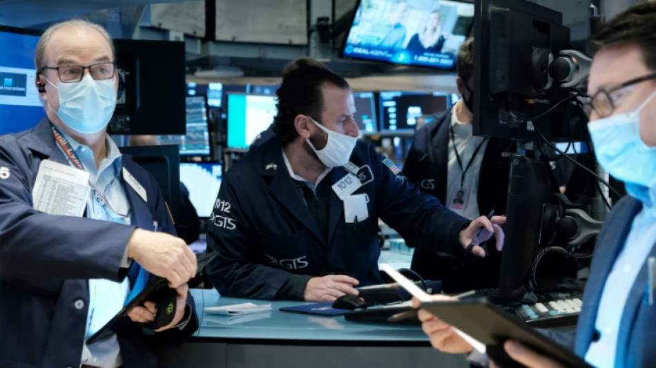 Wall Street ouvre en baisse, Fed et r&eacute;sultats d'entreprises inqui&egrave;tent
