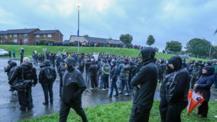 Thousands seek to thwart disputed N.Ireland flashpoint parade
