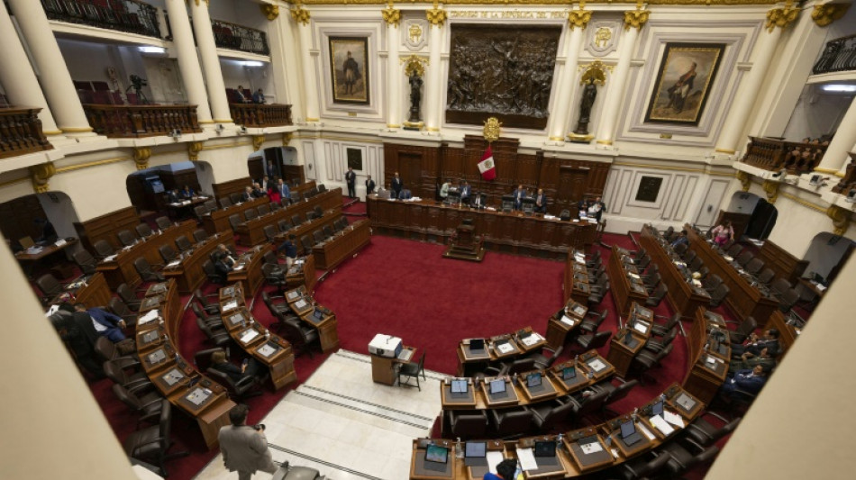 Congreso de Per&uacute; bloquea hasta agosto debate de un adelanto de elecciones