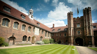 Cambridge revisar&aacute; seu processo de contrata&ccedil;&atilde;o ap&oacute;s esc&acirc;ndalo por suposto pl&aacute;gio