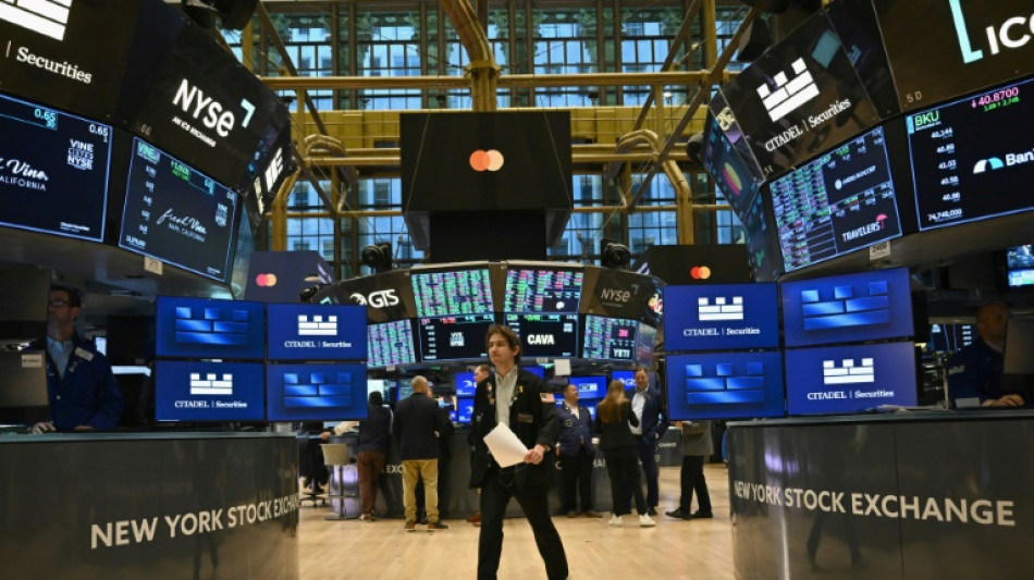 Wall Street termine en hausse, insensible aux annonces de Trump