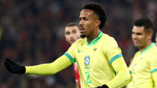 &Eacute;der Milit&atilde;o sofre les&atilde;o muscular na coxa direita