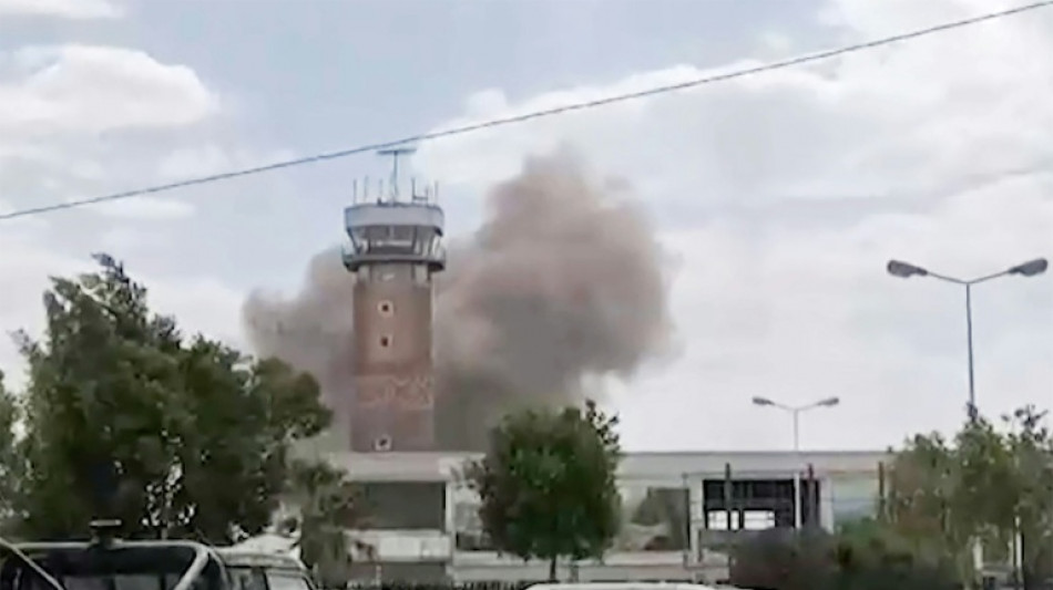 I&ecirc;men bombardeia aeroporto de Sanaa e huthis amea&ccedil;am com repres&aacute;lias
