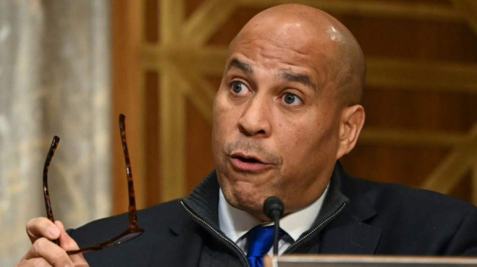 Un senador protesta con un discurso de horas y horas contra la pol&iacute;tica de Trump 