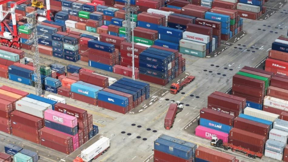 El superávit comercial de China supera 1 billón de dólares pese a la caída de las exportaciones a EEUU