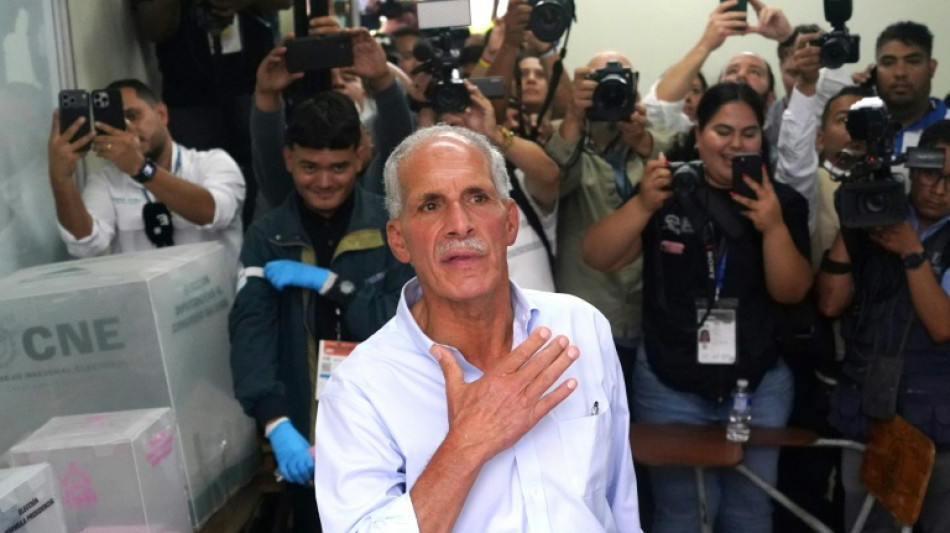 El candidato apoyado por Trump y un presentador de TV, en cerrada lucha por la presidencia de&nbsp;Honduras