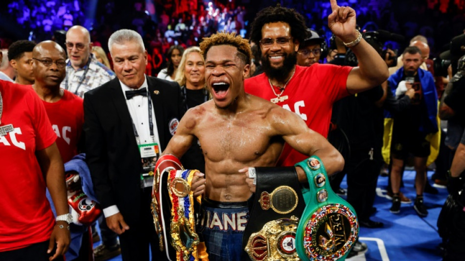 Boxe: Haney bat Lomachenko et reste le roi des l&eacute;gers