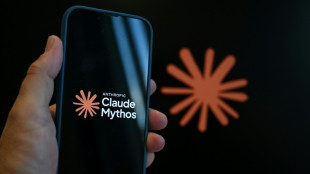 IA da Anthropic cria identidades falsas em teste no Reino Unido