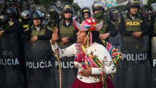 Congreso de Per&uacute; mantiene el suspenso sobre elecciones con movilizaciones sin cese