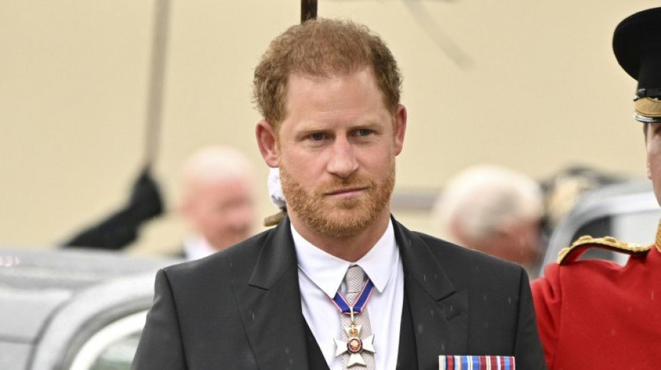 Le prince Harry &agrave; la barre des t&eacute;moins contre un tablo&iuml;d &agrave; Londres