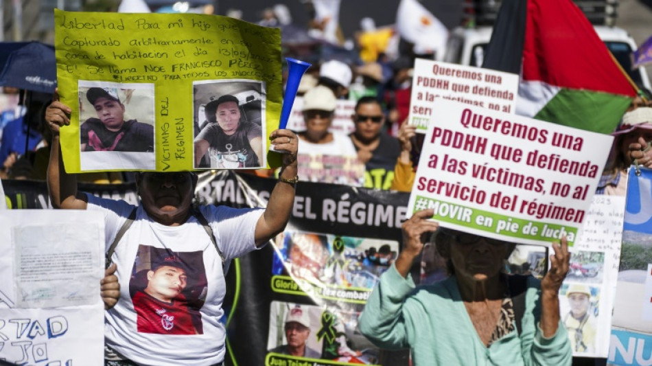 Salvadorenhos pedem liberdade para familiares presos pelo regime de exce&ccedil;&atilde;o