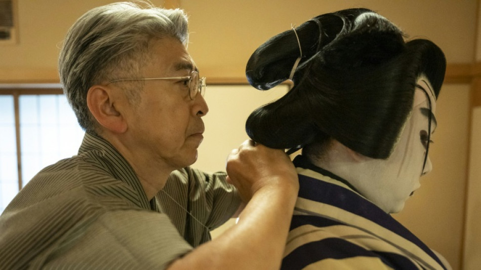Au Japon, les ma&icirc;tres perruquiers donnent vie &agrave; la sc&egrave;ne