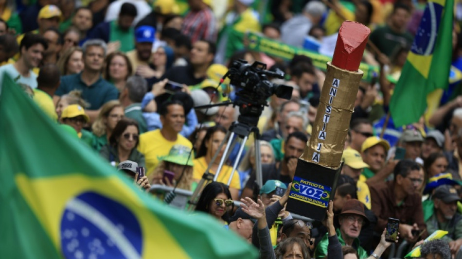 Condenan a 14 años de prisión a la brasileña que pintó una estatua en los disturbios contra Lula