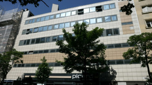 La polic&iacute;a allana la sede del partido ultraderechista en Francia