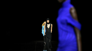 Loewe muestra en Par&iacute;s una colecci&oacute;n con mucho cuero y detalles marinos