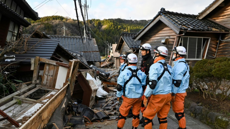 Lluvias dificultan rescate tras sismo que dej&oacute; 62 muertos en Jap&oacute;n