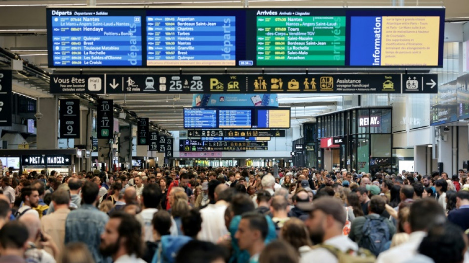 Sabotages sur le r&eacute;seau de trains SNCF, &agrave; quelques heures de la c&eacute;r&eacute;monie d'ouverture des JO