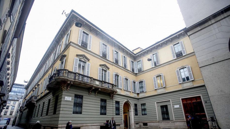 Mediobanca piatta in Borsa dopo rinvio assemblea, gi&ugrave; B.Generali