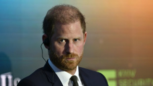 Pr&iacute;ncipe Harry visita o Reino Unido em meio a tens&atilde;o com fam&iacute;lia real