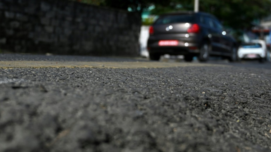 Le N&eacute;pal sur la voie des routes en plastique recycl&eacute;