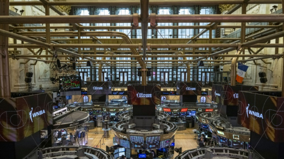 Wall Street termine en hausse, &eacute;ni&egrave;mes records pour Nasdaq et S&P 500