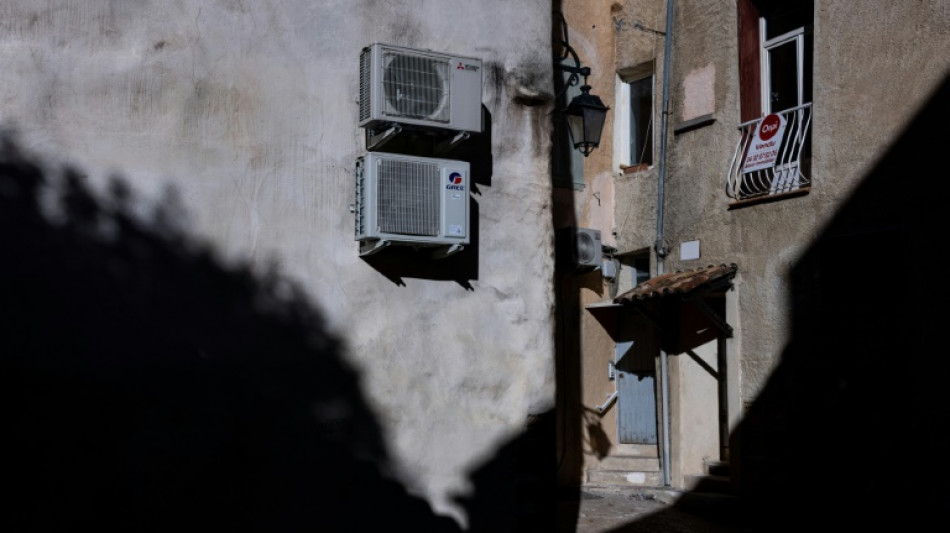 La question de la climatisation &eacute;chauffe le d&eacute;bat politique