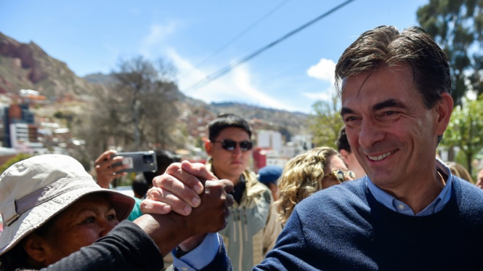 Paz é eleito presidente da Bolívia e põe fim a 20 anos de socialismo