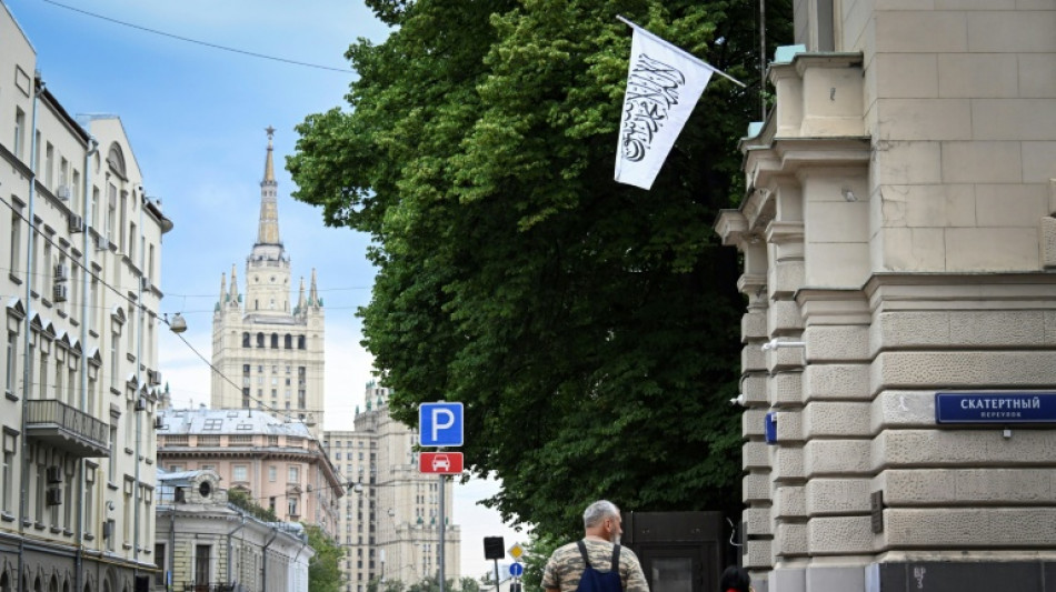 Esperança e dúvidas no Afeganistão após o reconhecimento do governo talibã por parte da Rússia