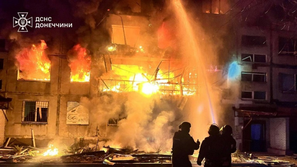 Une quinzaine de morts dans des frappes en Ukraine, Zelensky appelle &agrave; des sanctions