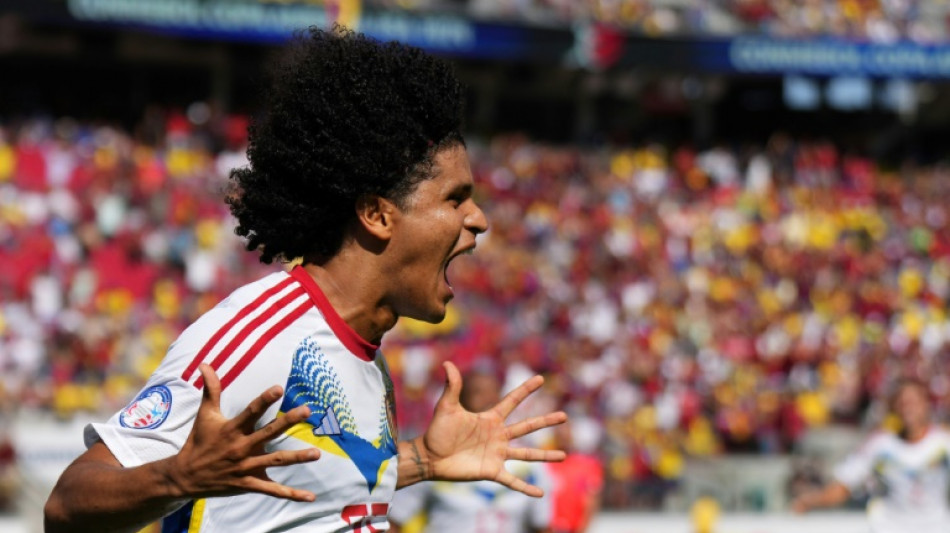 Venezuela vira sobre Equador (2-1) em estreia na Copa Am&eacute;rica