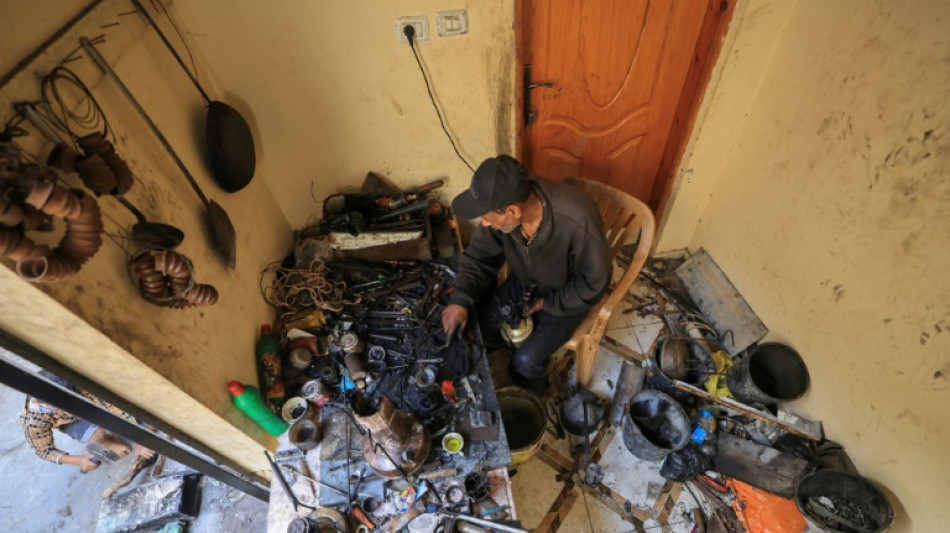 A Gaza, restaurer d'antiques r&eacute;chauds en laiton pour la cuisine