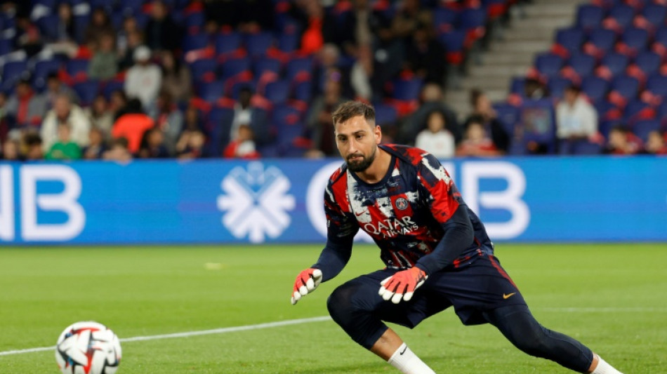 Com les&atilde;o na coxa, Donnarumma est&aacute; fora da estreia do PSG na Champions