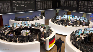 Borsa: Europa oscilla, Milano +0,13%