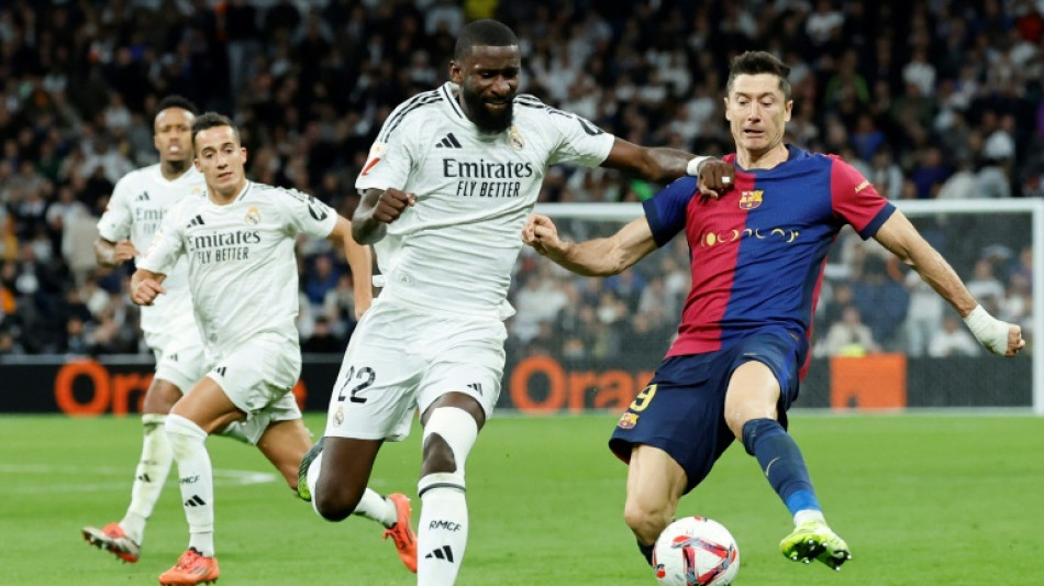 Espagne: le Bar&ccedil;a et Lewandowski intraitables face au Real de Mbapp&eacute; et Vinicius