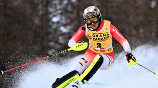Holdener edges Shiffrin, Vlhova to win women's slalom 