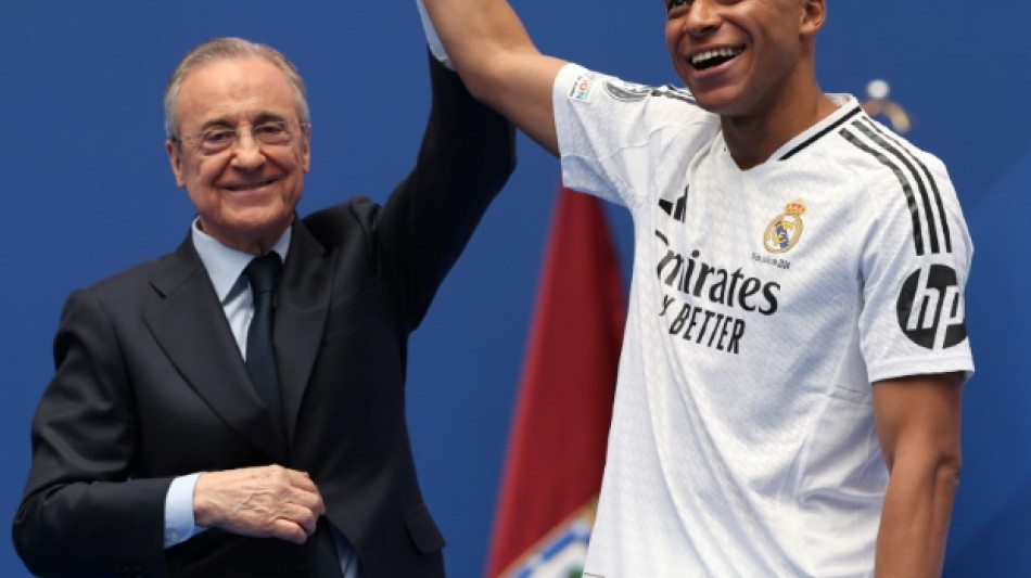 Mbapp&eacute; promete dar "la vida" por el Real Madrid ante miles de seguidores