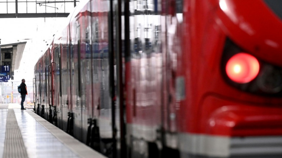 Eltern von Zugabfahrt &uuml;berrascht: Acht Monate alte Tochter auf Bahnsteig vergessen