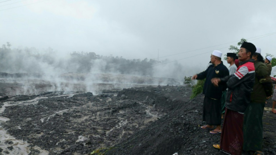 Indon&eacute;sie: le volcan Semeru en &eacute;ruption, pr&egrave;s de 2.000 personnes &eacute;vacu&eacute;es