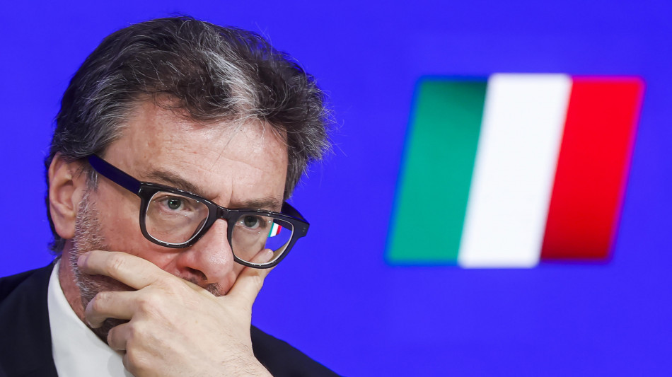 Pil rivisto al ribasso. Giorgetti, non escludo di muoverci da soli sullo scostamento