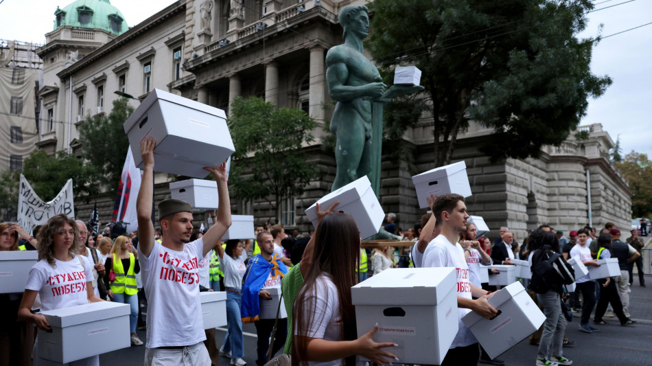 Ultimi sondaggi in Serbia delineano esito incerto fra studenti e Vucic