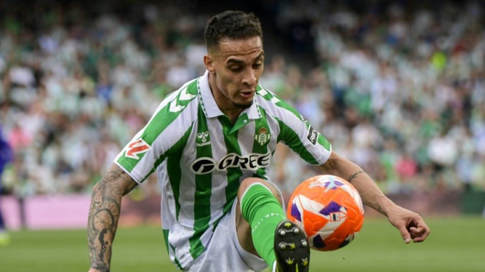 Antony diz que sentiu 'falta de respeito' em passagem pelo United