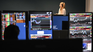 Borsa: Milano peggiora con produttori energia, Erg -5%